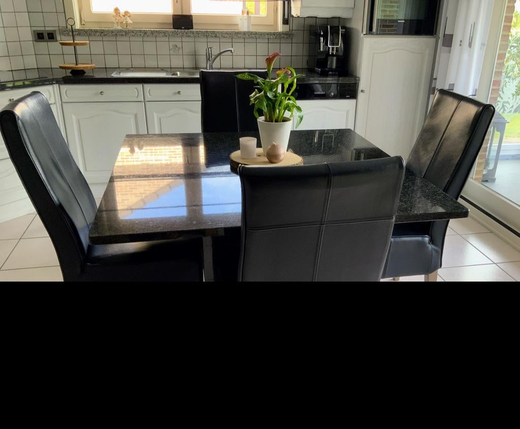 Granieten tafel + 4 stoelen, Ophalen