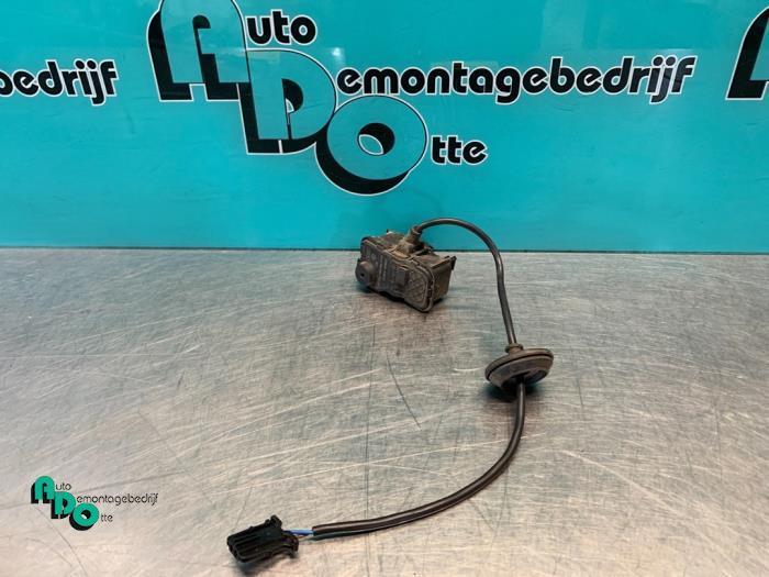 Moteur de verrouillage clapet réservoir d'un Volkswagen Pol, Autos : Pièces & Accessoires, Volkswagen, -, 3 mois de garantie, Utilisé