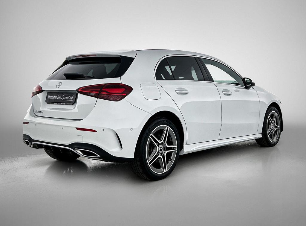 Mercedes-Benz A-klasse 250 e Hatchback AMG Line | Smartphone, Auto's, Mercedes-Benz, Stof, 4 cilinders, 16 kWh, Wit