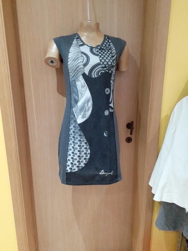 Robe grise Desigual manches courtes – Taille XS / 34, Vêtements | Femmes, Robes, Gris, Enlèvement ou Envoi, Au-dessus du genou