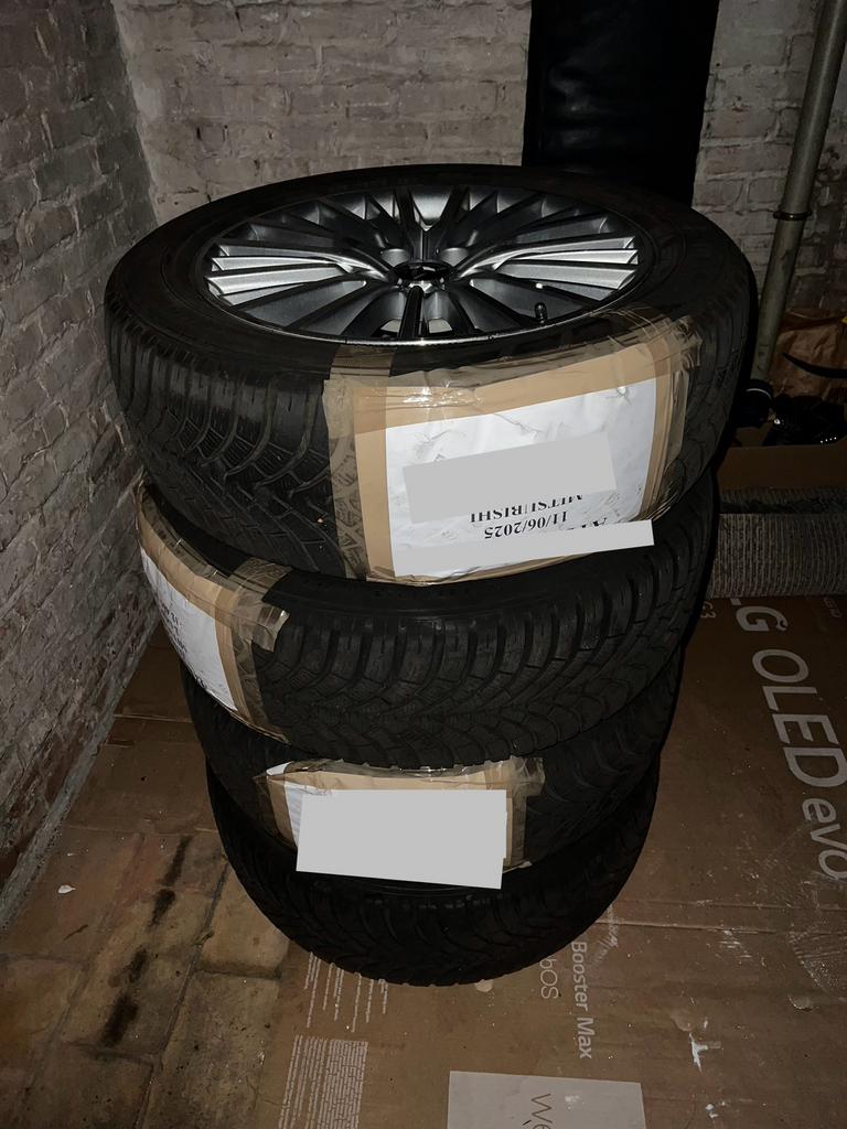 Jantes et pneus impeccables pour Mitsubishi outlander, Autos : Pièces & Accessoires, Pneus et Jantes, Pneus hiver, 18 pouces, Enlèvement