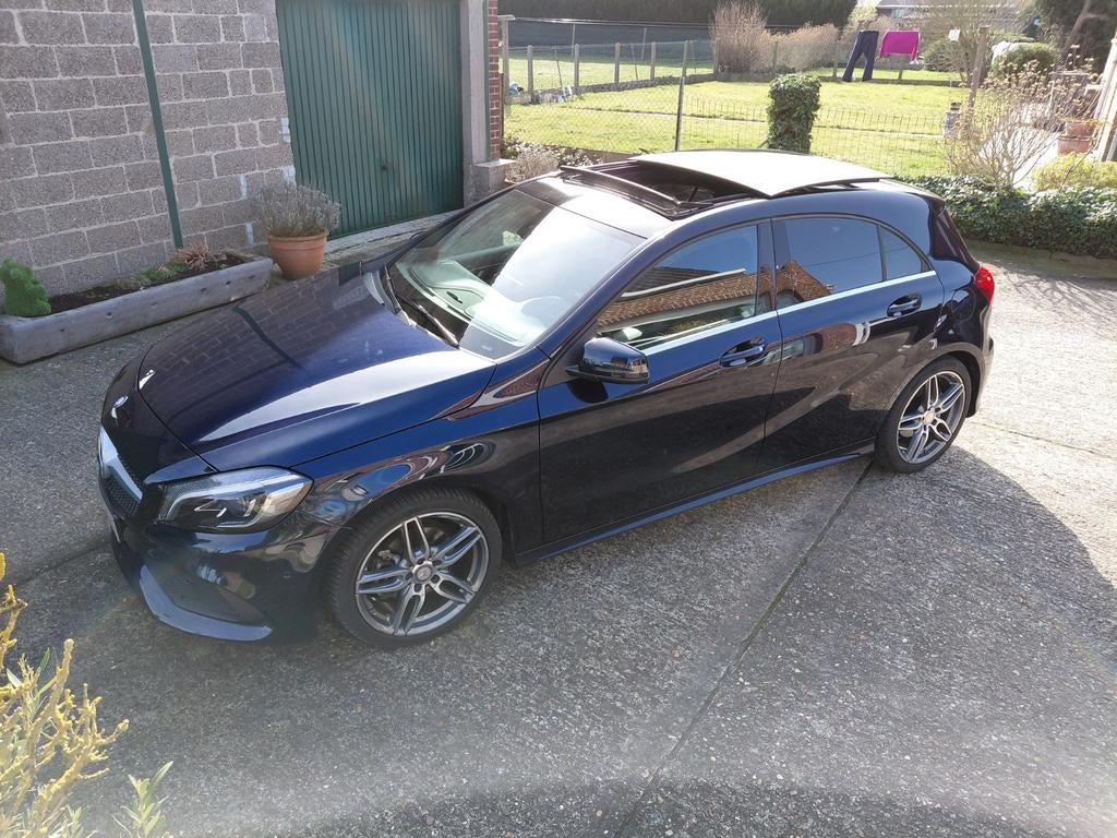 Mercedes A180 AMG-pack (2017) - 66.000km - perfecte staat, Auto's, Mercedes-Benz, Voorwielaandrijving, 4 cilinders, Blauw, 5 deurs