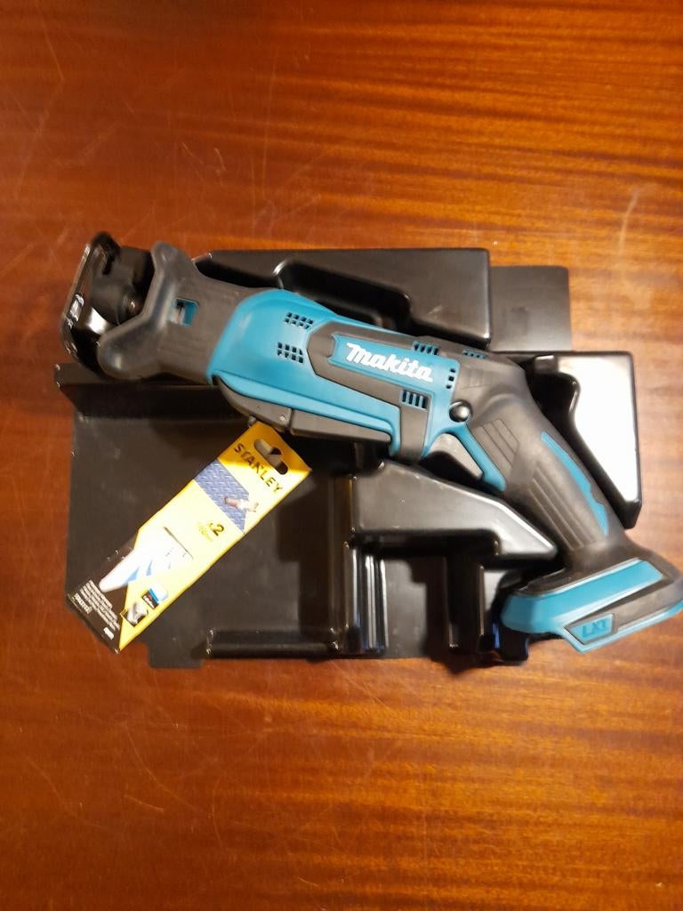 Makita reciprozaag, Ophalen