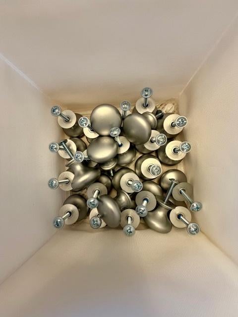 Deurknop grijs - voor kasten 26 stuks, Huis en Inrichting, Kasten | Overige, Ophalen of Verzenden, Zo goed als nieuw