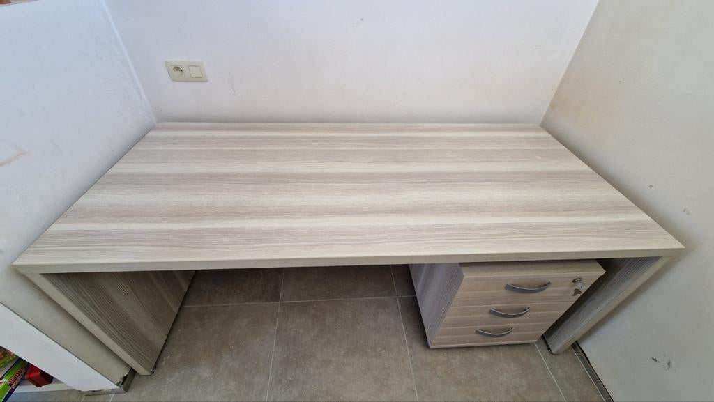 Stevige bureau - 180cm80cm. Met opbergkastje, Ophalen