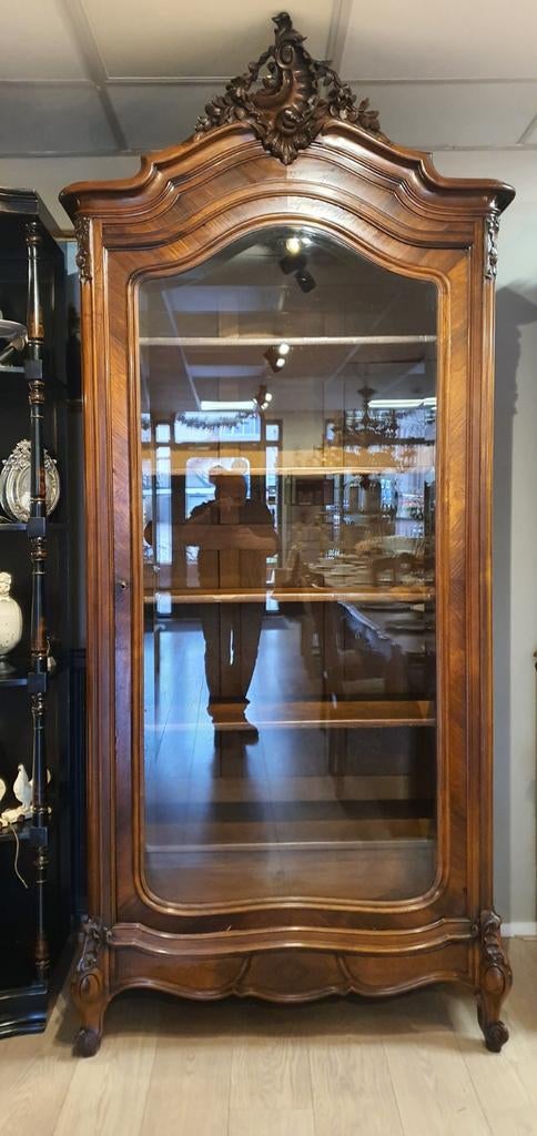 Prachtige vitrinekast in de Louis XV-stijl.

Dit elegante me, Huis en Inrichting, Kasten | Vitrinekasten, Glas, Ophalen