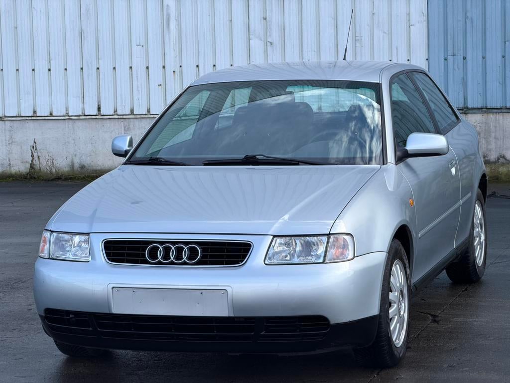 Audi a 3 1.6 Benzine/1 Handgeschakeld - Airco - 80.000 Km, Auto's, Audi, Voorwielaandrijving, 1599 cc, 4 cilinders, Alcantara