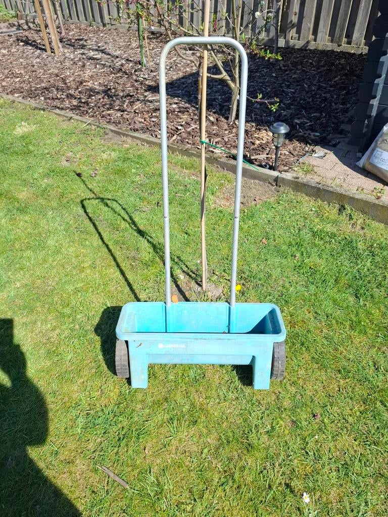 Gardena strooiwagen, Ophalen