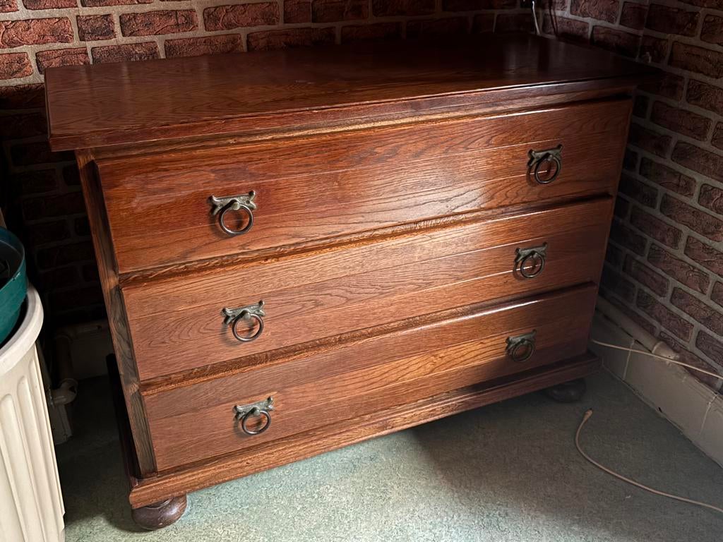 Ancien meuble à tiroirs en bois massif, Maison & Meubles, Armoires | Commodes, Enlèvement, Comme neuf, Métal