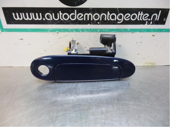 Poignée portière 2portes droite d'un Toyota Yaris (Yaris 1, Autos : Pièces & Accessoires, -, 3 mois de garantie, Toyota, Utilisé