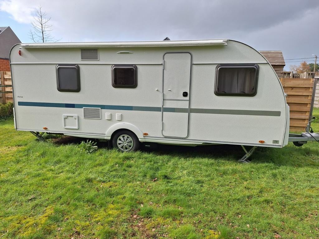 Caravan Adria Aviva 563 PT 7 persoons met 3 stapelbedden., Caravans en Kamperen, Caravans, Rondzit, Schokbreker, Particulier, Adria