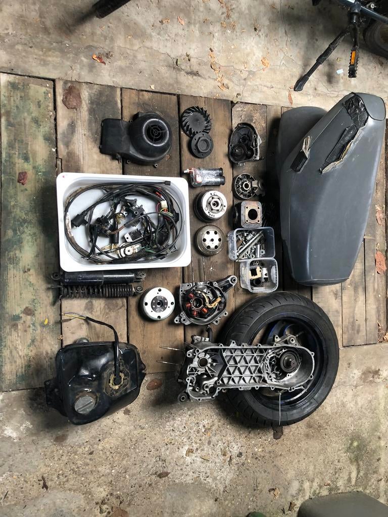 Honda Vision (A-Klasse met papieren) + Piaggio Stalker blok, Fietsen en Brommers, Ophalen, Gebruikt