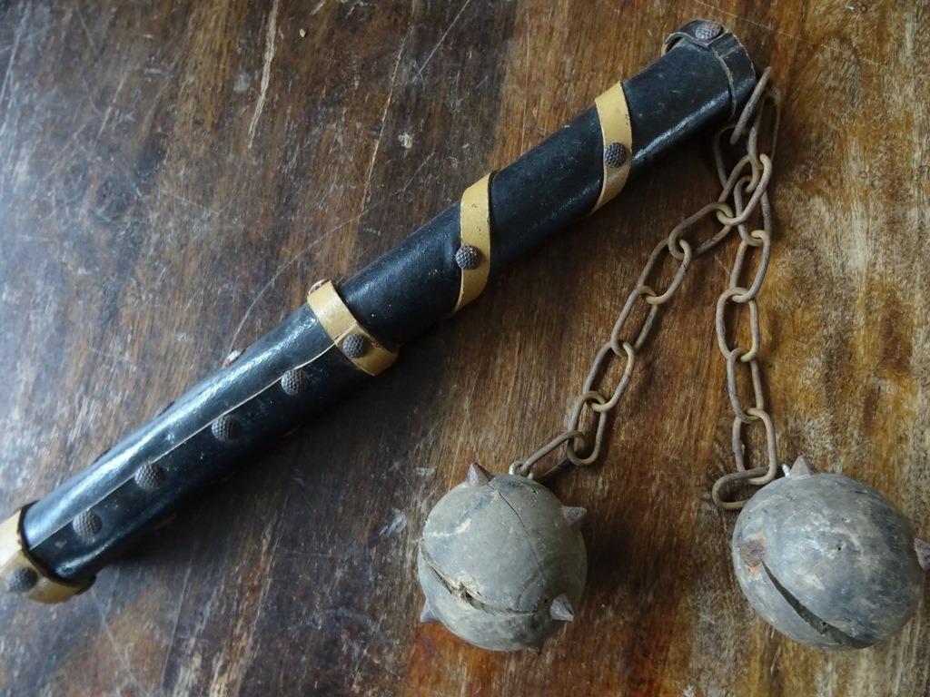 17ème siècle fléau antique flëau en bois armée paysanne 1650, Antiquités & Art, Enlèvement ou Envoi