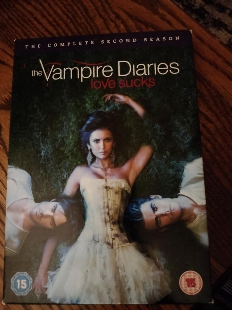 Dvd's thé vampire diaries complete serie 2, CD & DVD, DVD | TV & Séries télévisées, Enlèvement ou Envoi, Horreur