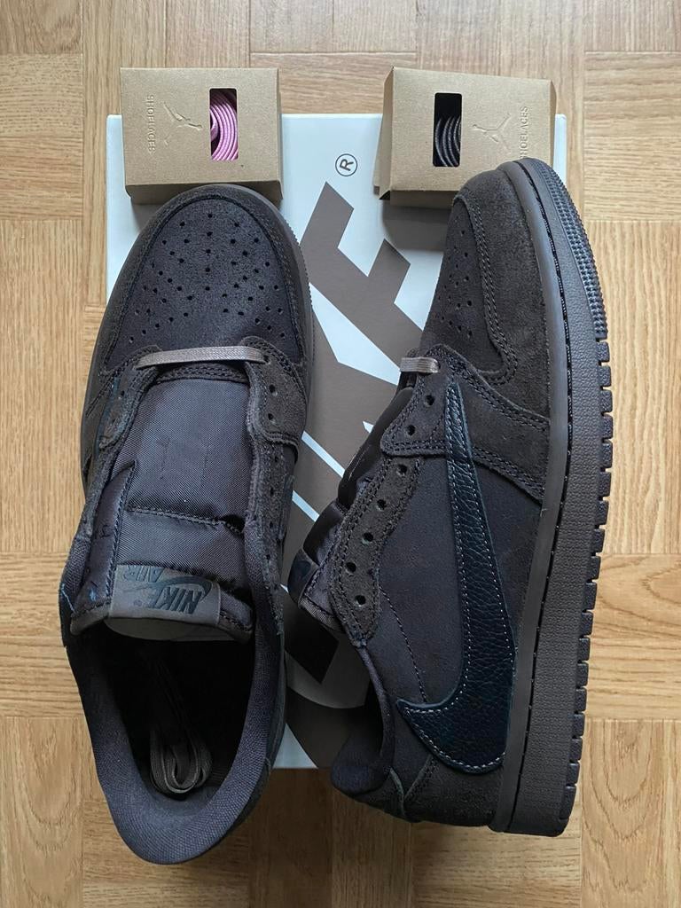 Jordan 1 Retro Low Travis Scott Velvet Brown - 42, Kleding | Heren, Schoenen, Bruin, Nieuw, Ophalen of Verzenden, Sneakers