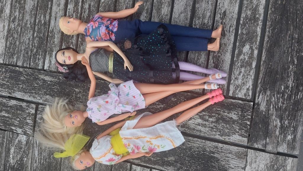 3 poupées de jeu Barbie et 1 x Ken, Enfants & Bébés, Jouets | Poupées, Enlèvement ou Envoi, Barbie