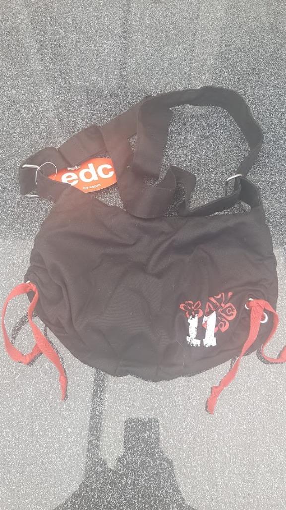 Esprit handtas. Nieuw. Prijs en etiket hangt er nog aan., Handtassen en Accessoires, Tassen | Schoudertassen, Ophalen of Verzenden