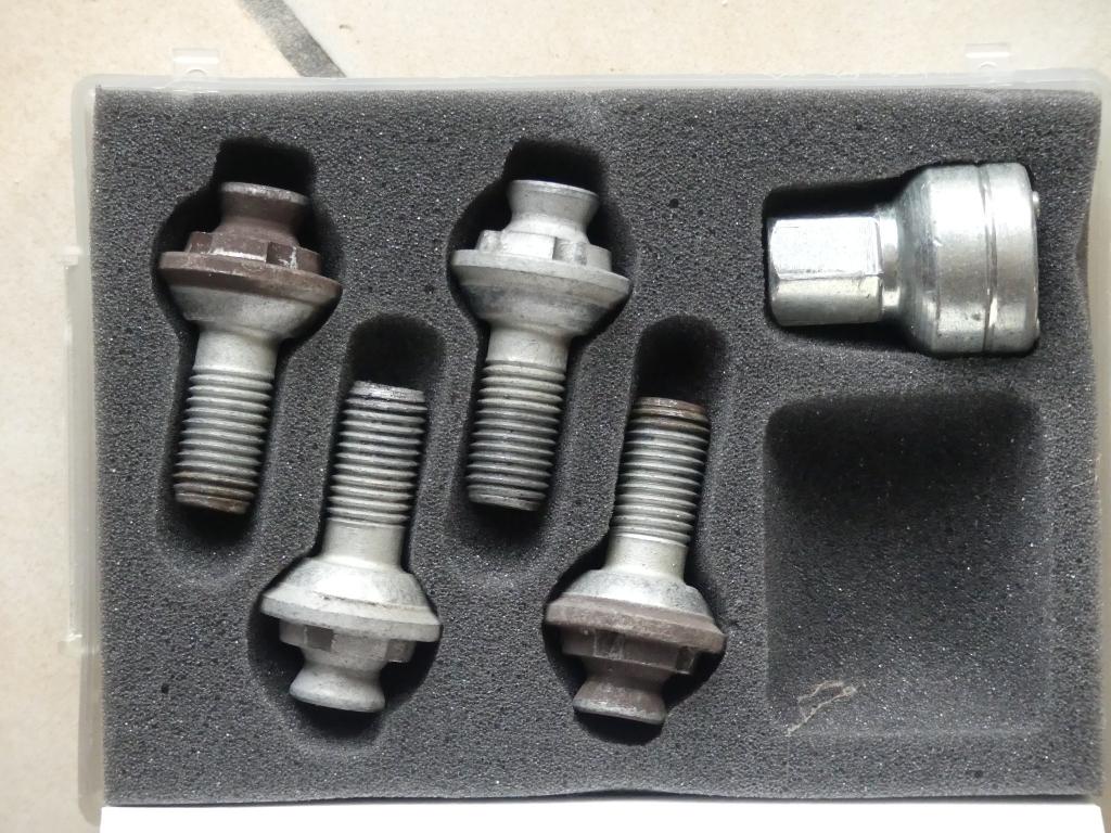 Boulons de roue de sécurité Smart For Two, Autos : Pièces & Accessoires, 4 Saisons, Enlèvement ou Envoi, 16 pouces, Véhicule de tourisme