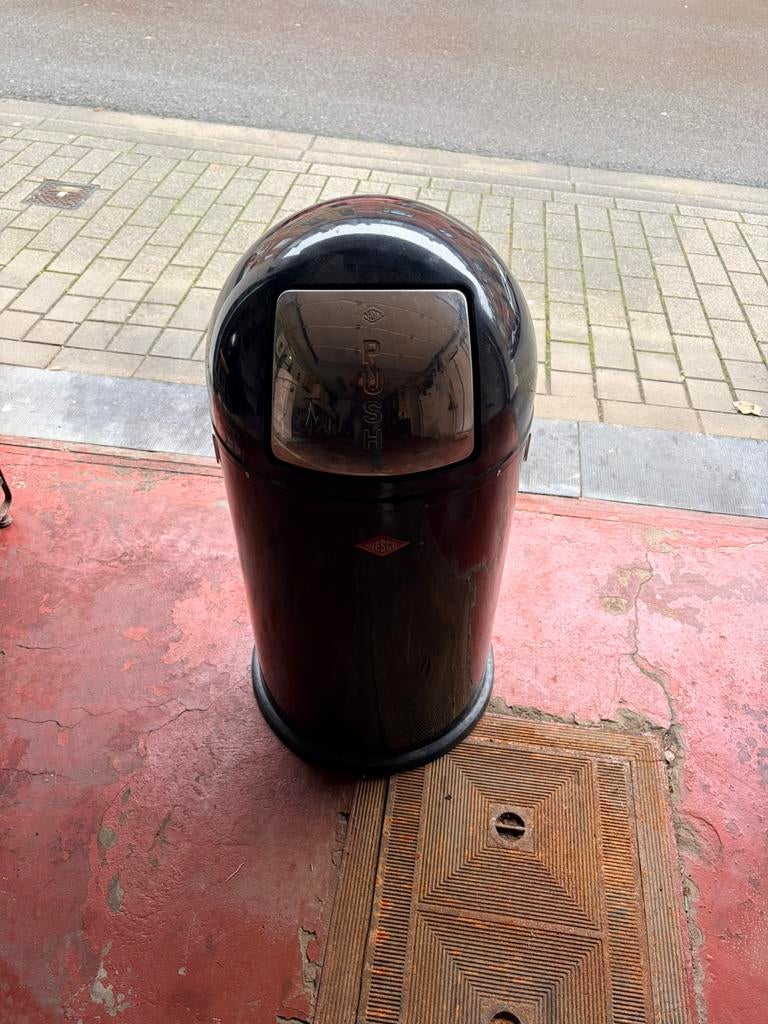 Poubelle wesco, Enlèvement, Utilisé