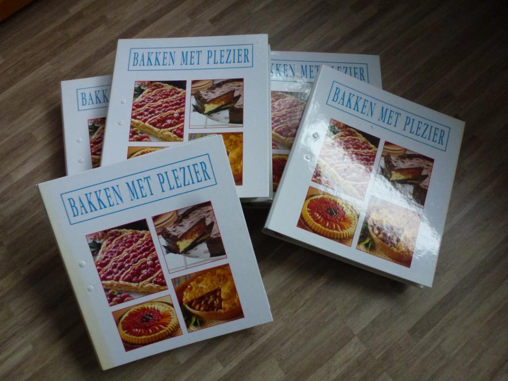 5 mappen bakken met plezier, Boeken, Kookboeken, Zo goed als nieuw, Taart, Gebak en Desserts, Ophalen