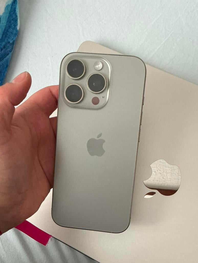 iPhone 16 Pro 256Go A ECHANGER (contre iPhone Air), Télécoms, 89 %, Comme neuf, Enlèvement, 256 GB