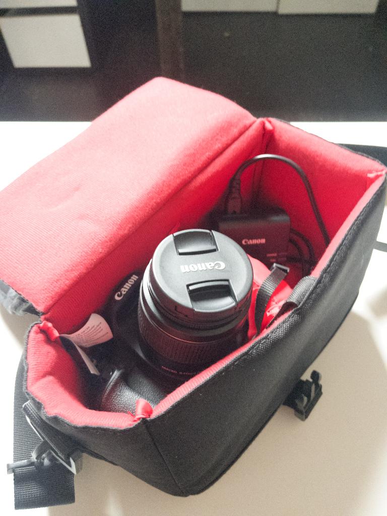 A vendre : appareil photo Canon EOS + 18-55 mm + sac, TV, Hi-fi & Vidéo, Appareils photo numériques, Enlèvement, Comme neuf, Compact