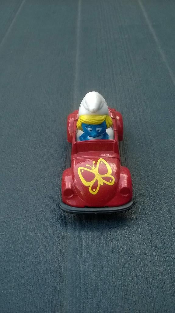 Schtroumpfette en voiture ERTL, Collections, Schtroumpfs, Enlèvement ou Envoi, Utilisé, Schtroumpfette, Poupée, Figurine ou Peluche