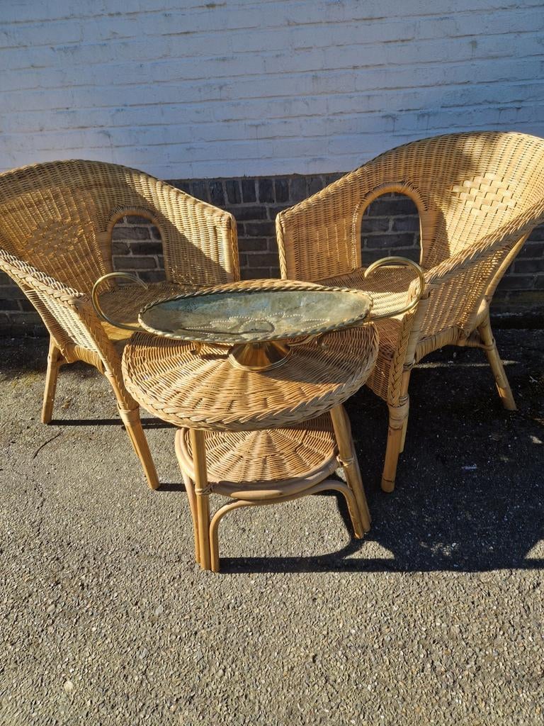 Rieten setje 2 zetels+rond tafeltje 40cm dm €45, Ophalen