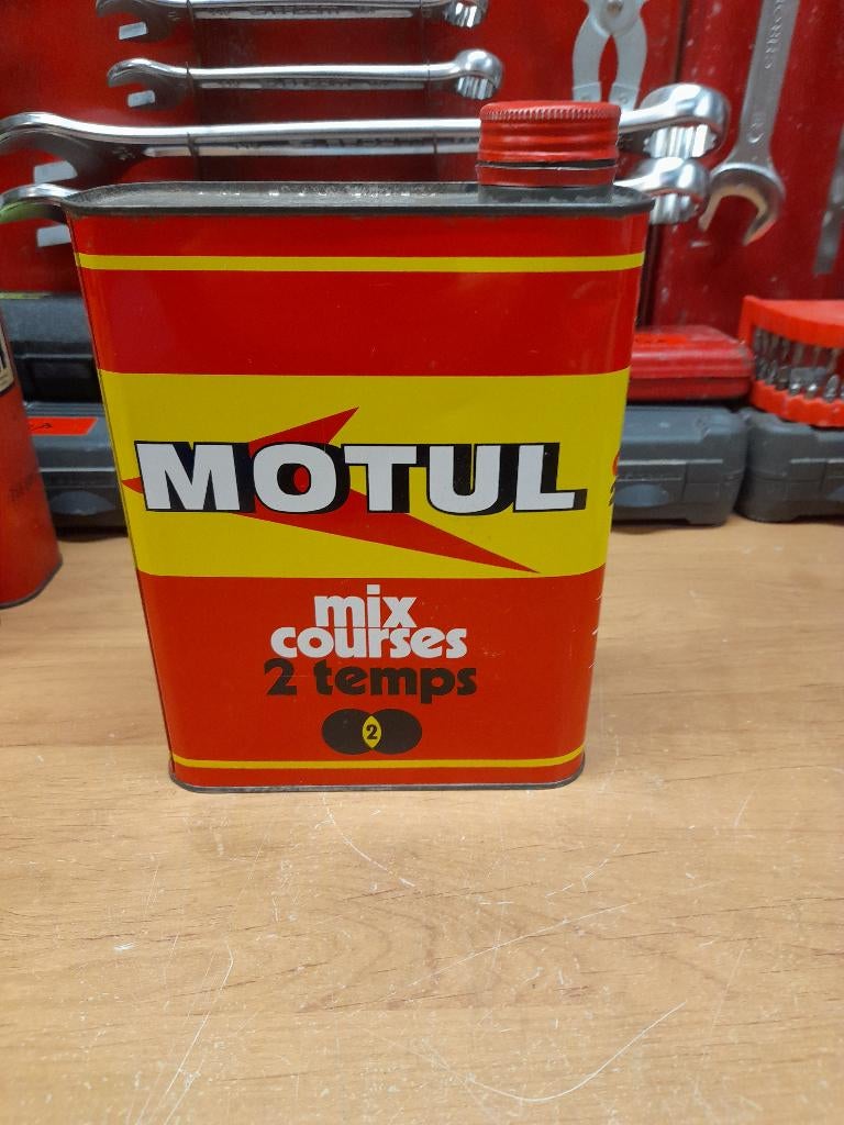 Oude lege Motul 2-takt mix raceoliekan, Verzamelen, Verzenden, Gebruikt, Overige typen
