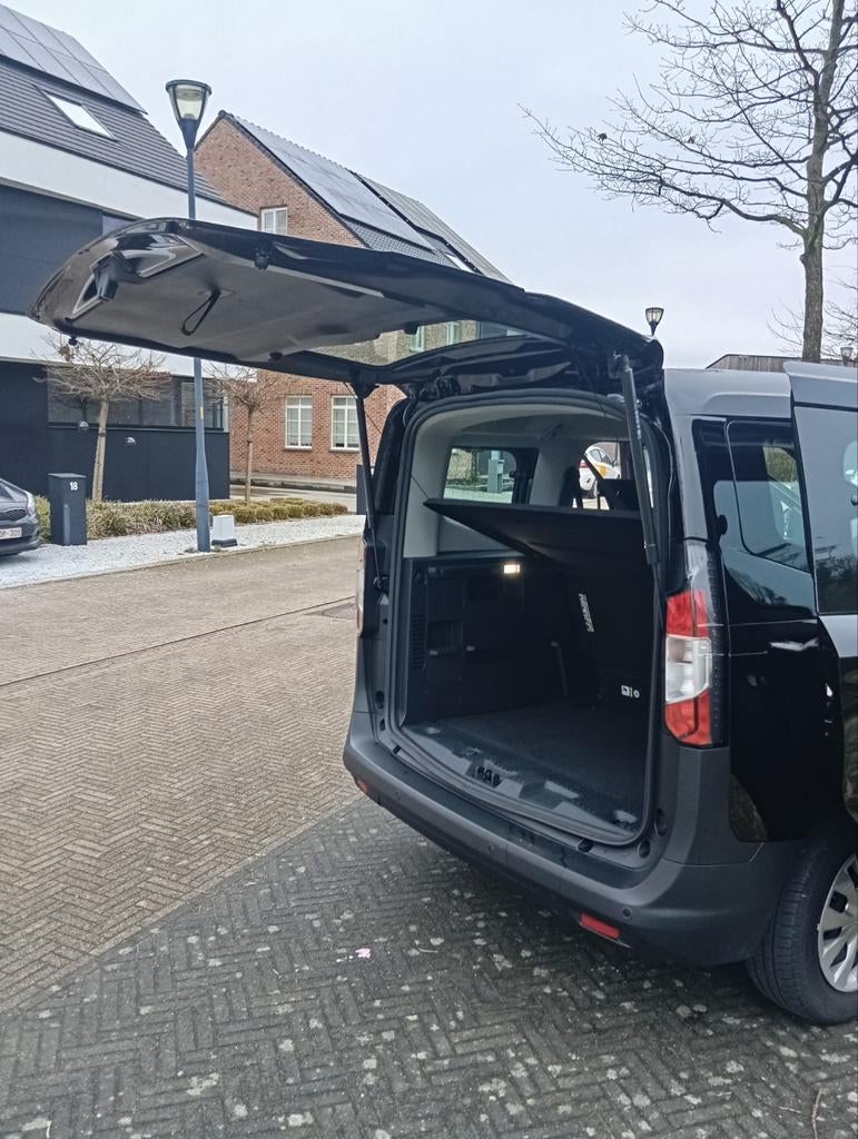 Ford tourneo 17200km 2025, Auto's, Ford, Zwart, Zwart, USB, Particulier