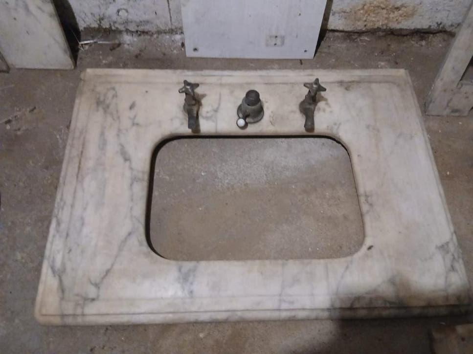 Antieke lavabo met marmer, Enlèvement, Utilisé