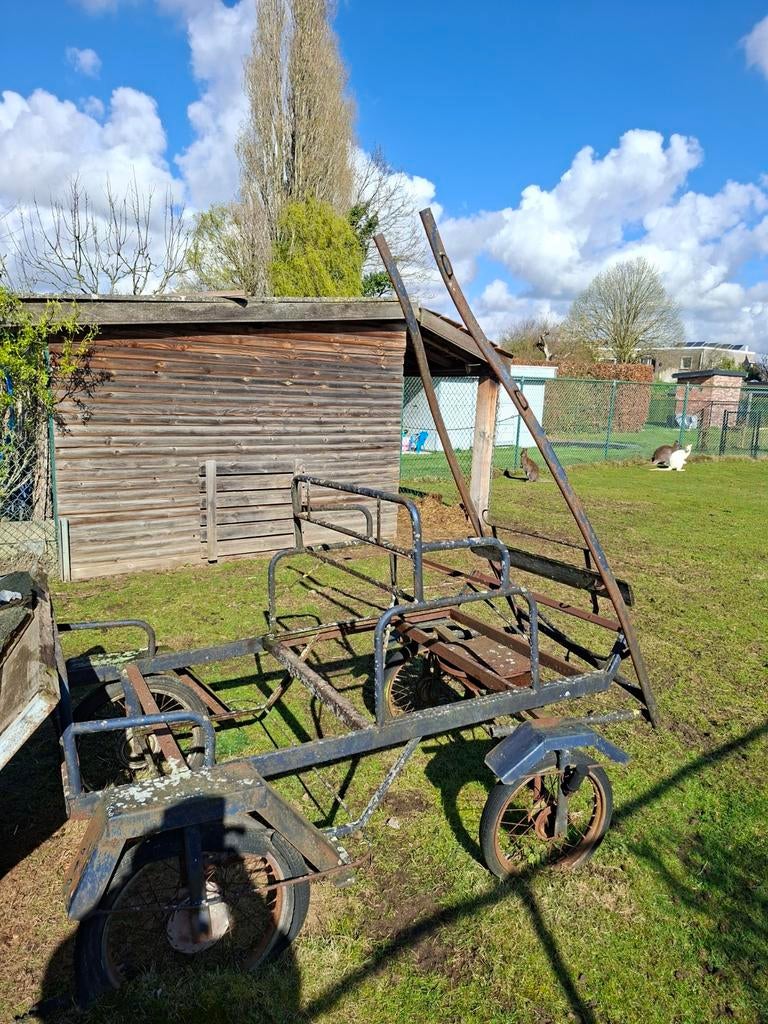 Oude koets  op te kuisen