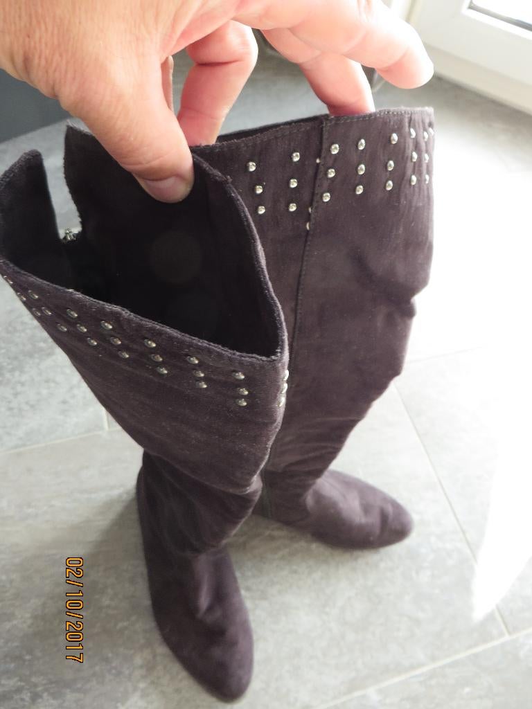 Velourse kaplaarzen met nieten maat 37 in goede staat, ANDERE, Hoge laarzen, Zwart, Ophalen of Verzenden