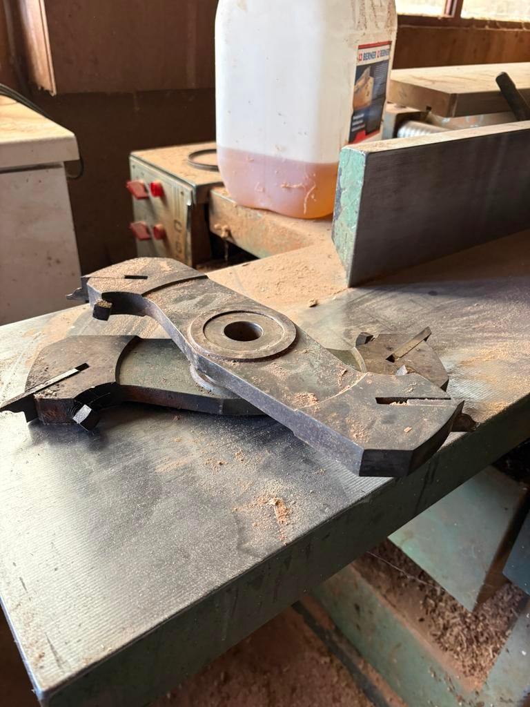 Profiel frees voor pennen van deuren, Ophalen, Gebruikt