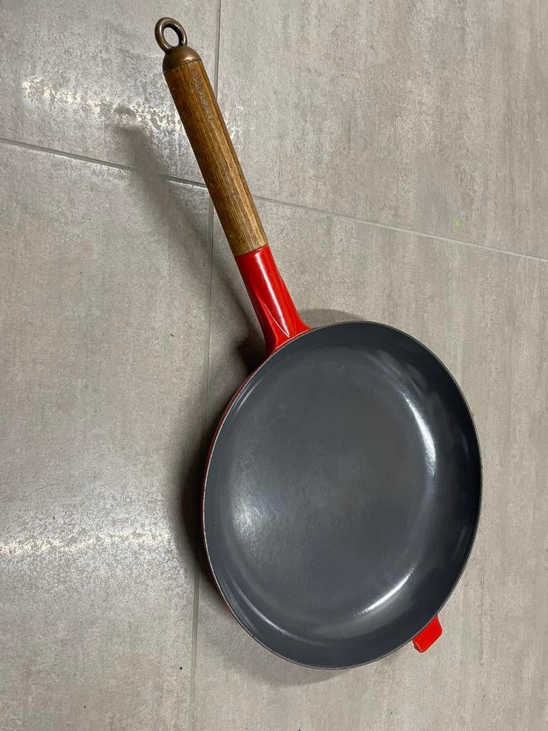Le Creuset pan Enzo Mari 29, Huis en Inrichting, Keuken | Potten en Pannen, Ophalen, Gebruikt, Koekenpan of Braadpan, Keramische plaat