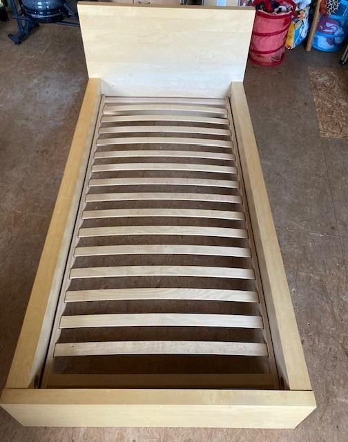 1 persoonsbed met lattenbodem, Huis en Inrichting, Slaapkamer | Bedden, Ophalen, Eenpersoons, Beige, 200 cm