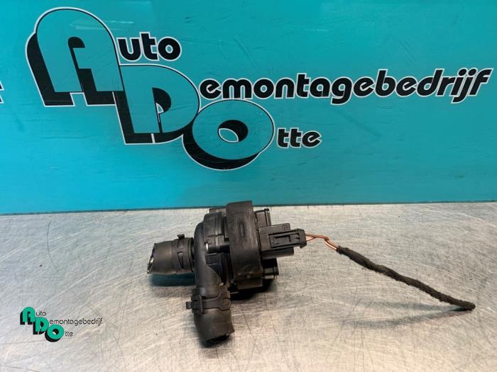 Extra waterpomp van een Mercedes B-Klasse (B-Klasse 05-), Gebruikt, -, Ophalen of Verzenden, -