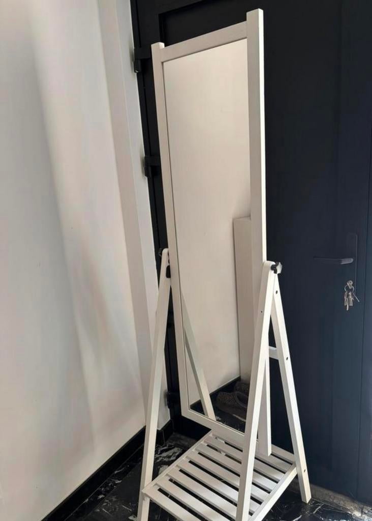 Spiegel van Ikea   Nog bijna nieuw. Met rek onderkant., Enlèvement, Comme neuf