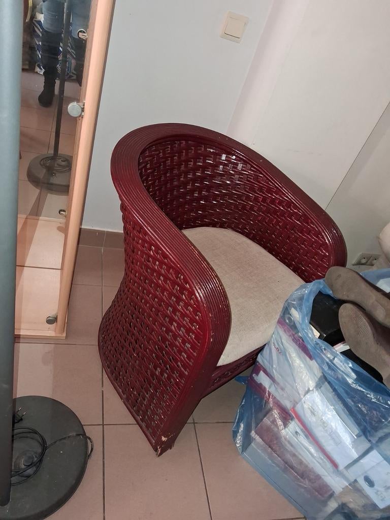 Fauteuil  osier  peint bordeaux. Très joli., Enlèvement