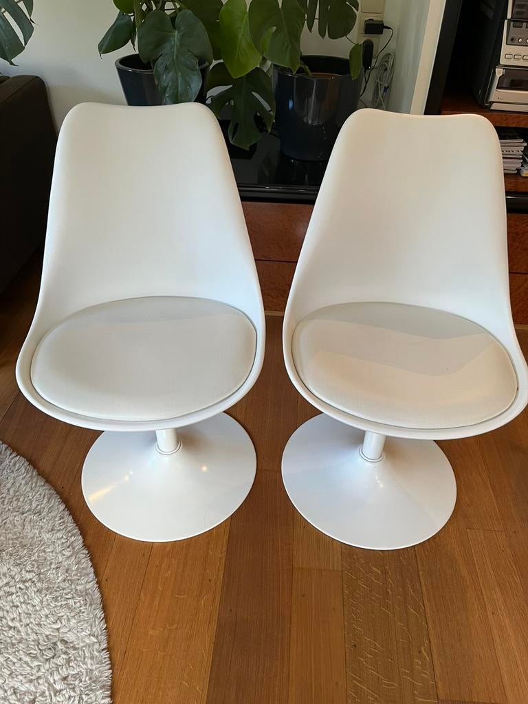 2 witte stoelen, Huis en Inrichting, Ophalen, Gebruikt