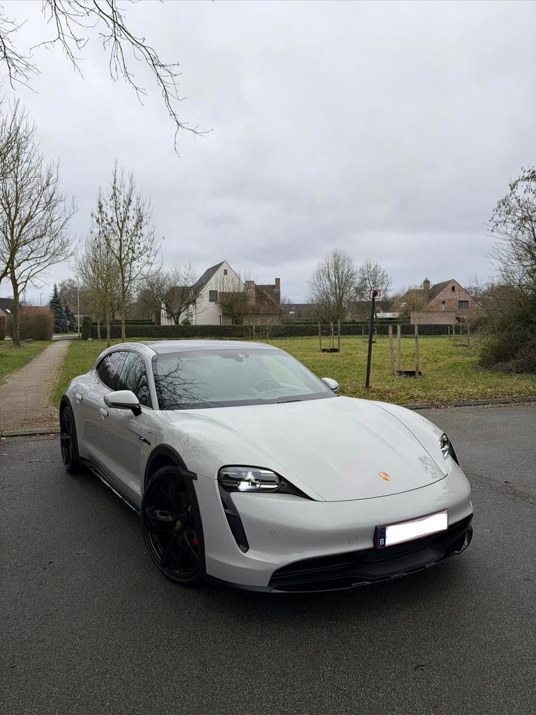 Porsche Taycan 4 Cross Turismo, Cuir, Argent ou Gris, Achat, Entretenue par le concessionnaire