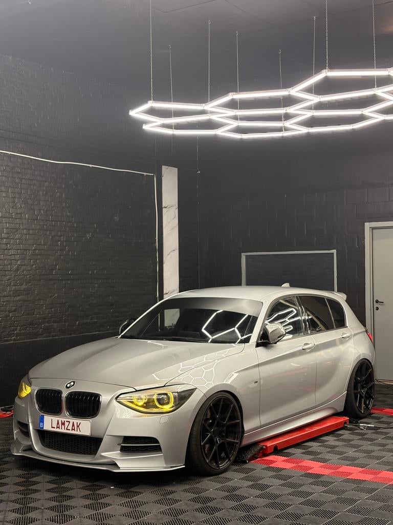 BMW M135i, Autos, BMW, Cuir, Argent ou Gris, Achat, Carnet d'entretien