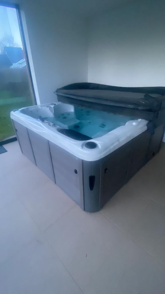 jaccuzi, Jardin & Terrasse, Bains à remous et Spas, Enlèvement, Comme neuf, Escalier, Fixé