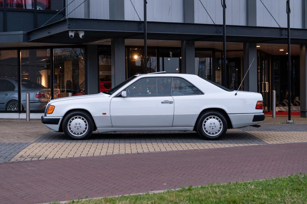 Mercedes-Benz 300-serie 300 CE 24V ( W124 ) (bj 1991), Auto's, Automaat, 4 zetels, Stof, Wit