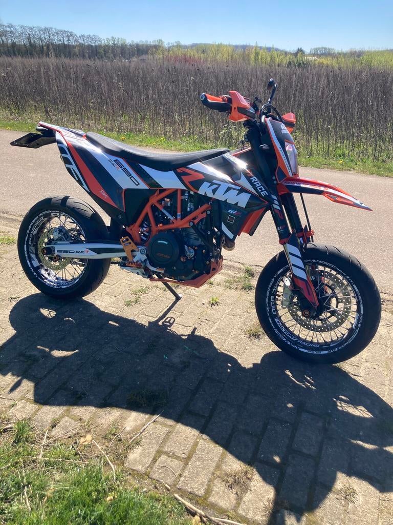 KTM 690 smc r in splinternieuwe staat met maar 1530 km,