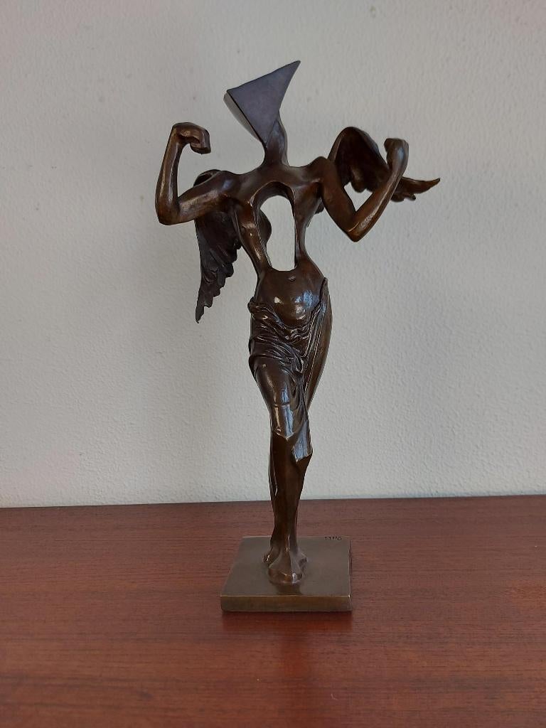 Surrealistische Engel Bronzen Beeld Salvador Dali Gesigneerd, Antiquités & Art, Art | Sculptures & Bois, Enlèvement ou Envoi, Brun