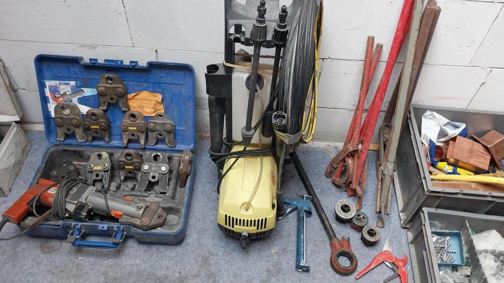 Plombier En lot à acheter au complet, Enlèvement