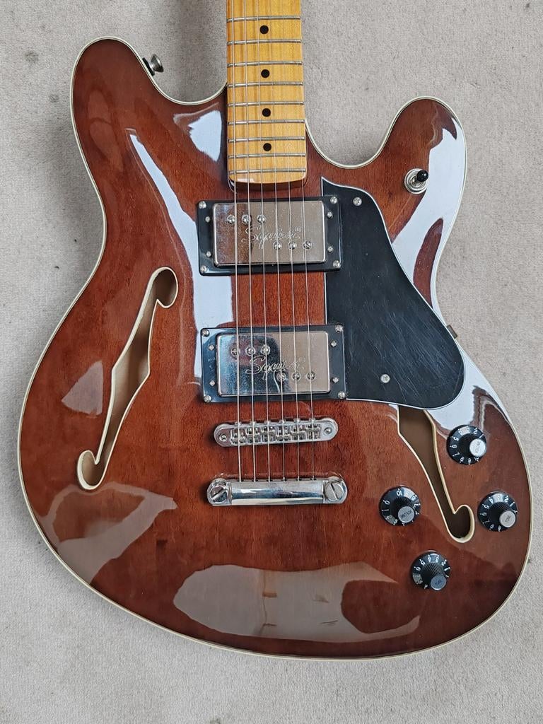 Squirer CV Starcaster Walnut, made in china, Musique & Instruments, Instruments à corde | Guitares | Électriques, Enlèvement ou Envoi