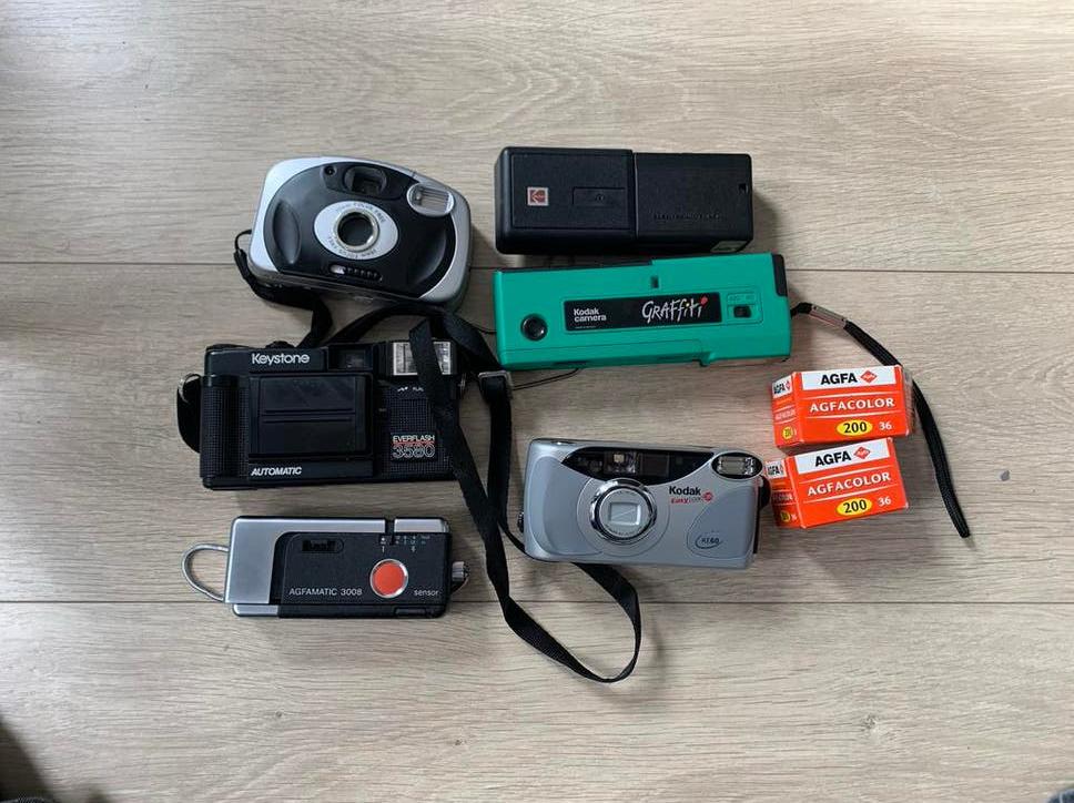 Ensemble d'appareils photo analogiques et compacts + film !, Enlèvement ou Envoi, Compact, Kodak