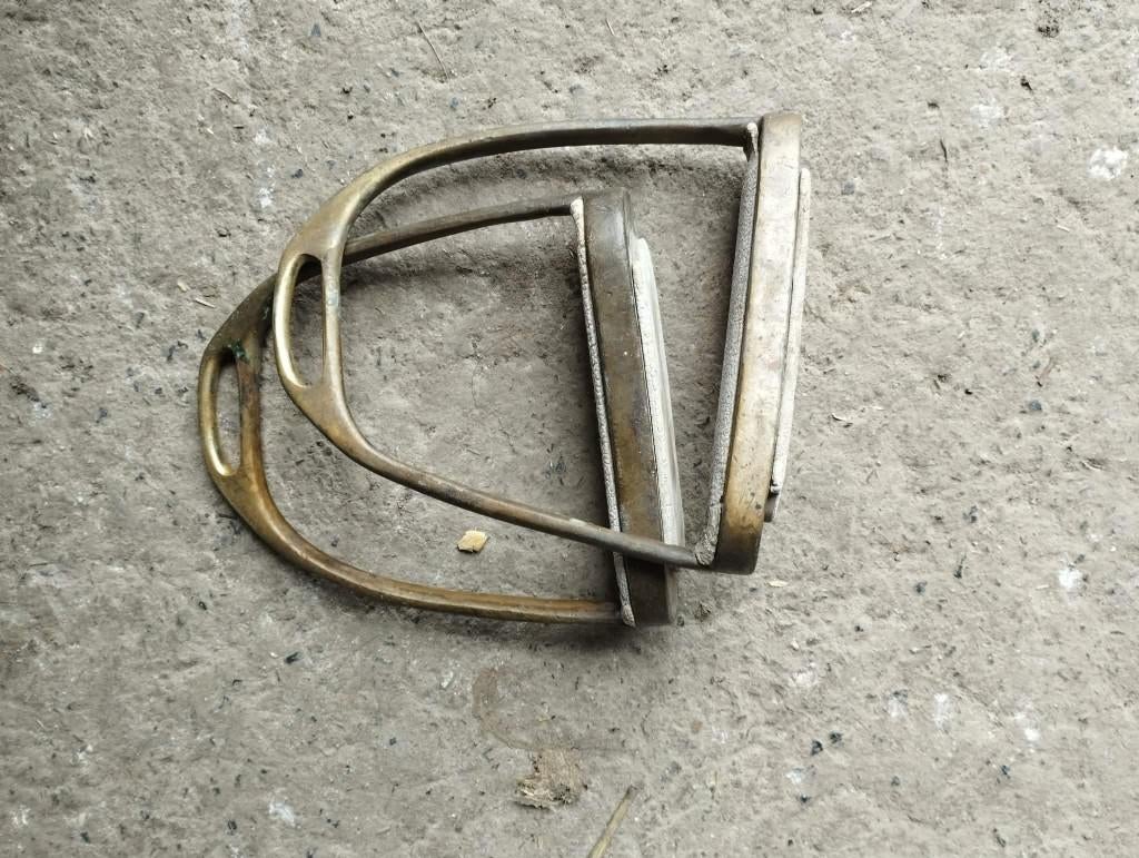 Koperen stijgbeugels, Enlèvement, Utilisé